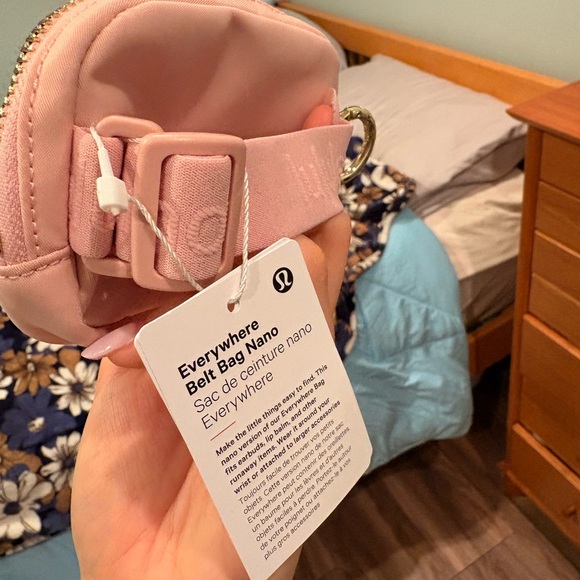 NWT Lululemon Athletica Pink Everywhere Belt Bag Nano - Picture 4 of 4
